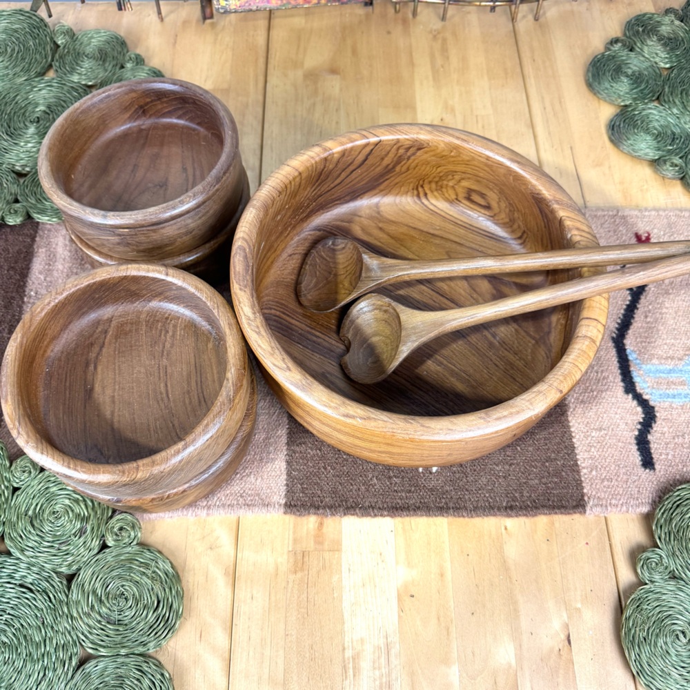 Vintage Teakwood 7 piece salad bowl set, New without box Dolphin brand